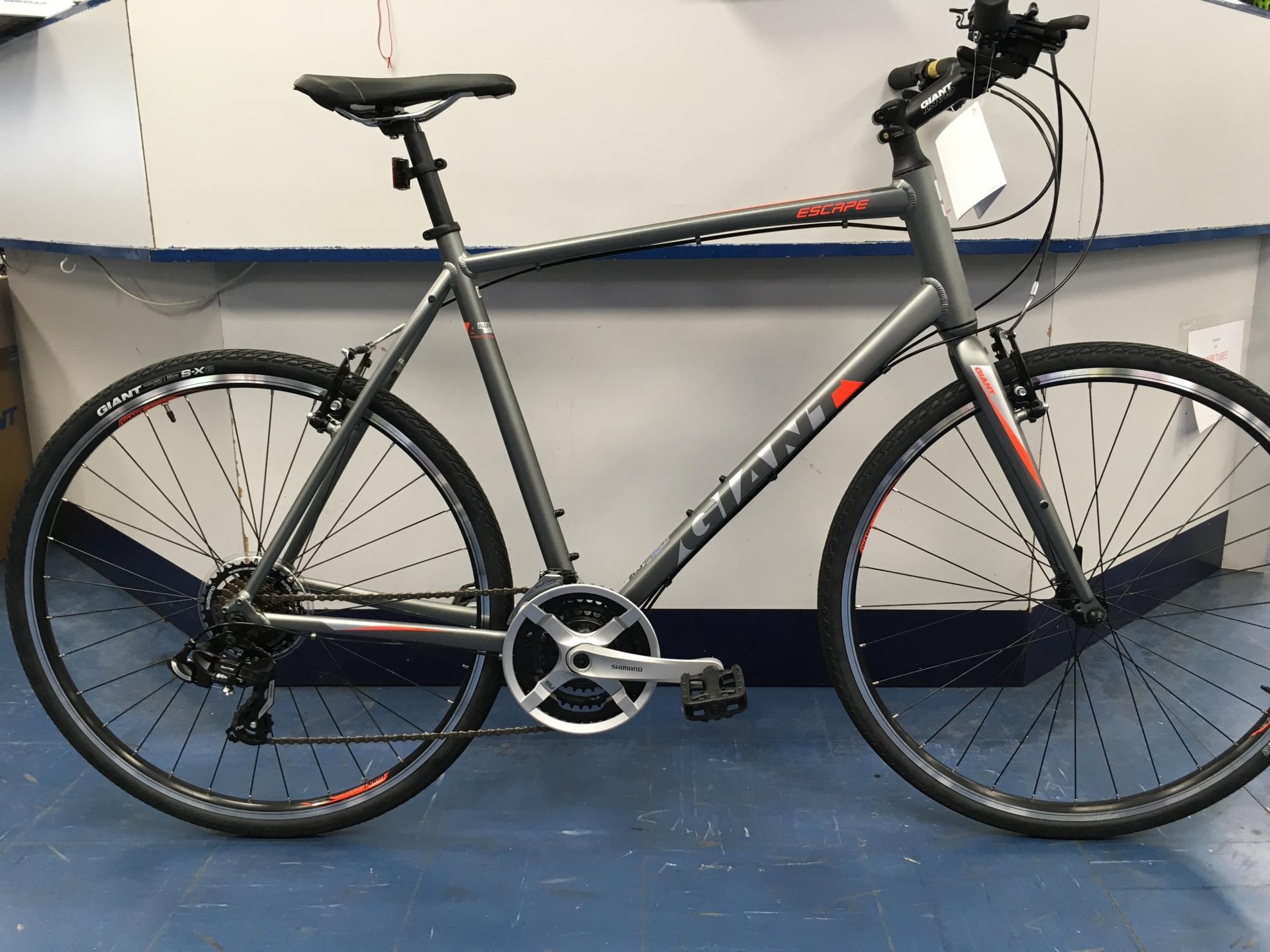 Giant Escape 3 Silver or Gray