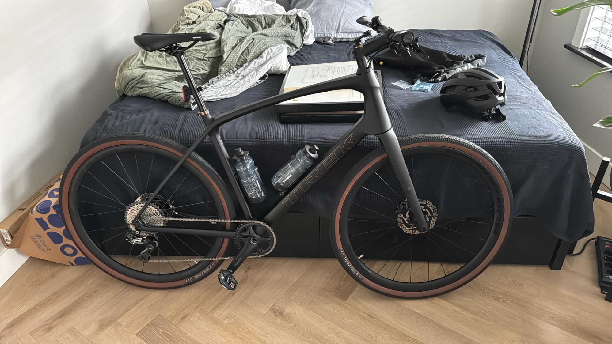 2024 Trek FX Sport 6 Silver, gray or bare metal