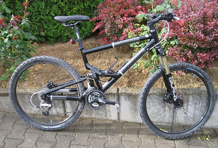 2002 Cannondale Jekyll 600 Black and Silver or Gray