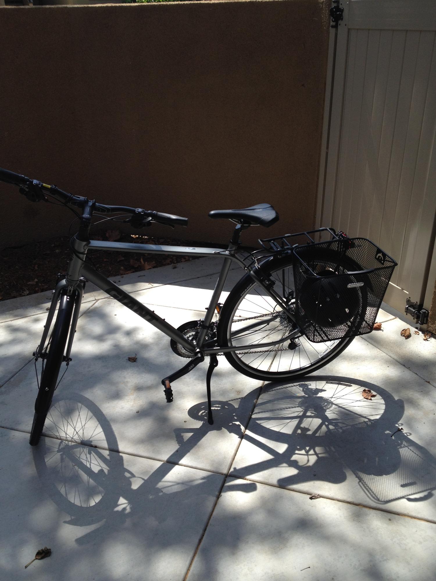 2015 Giant Escape Commuter BIke Silver or Gray