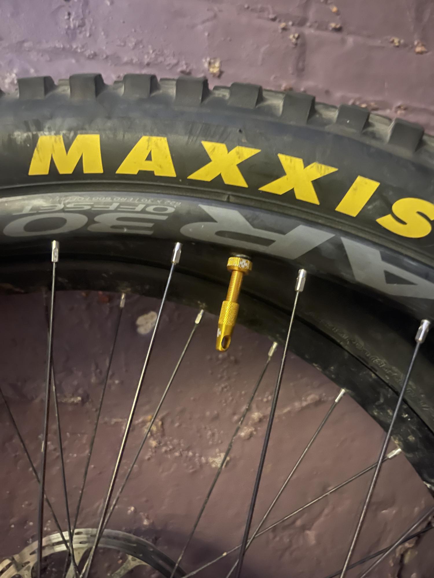 2022 Santa Cruz Bronson Green