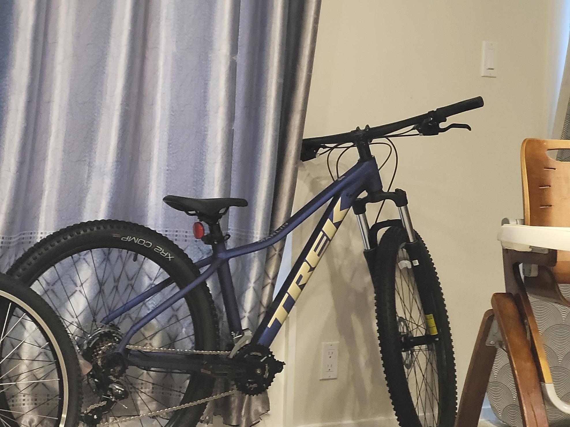 2024 Trek Marlin 4 (Gen 2) Hardtail Mountain Bike Blue
