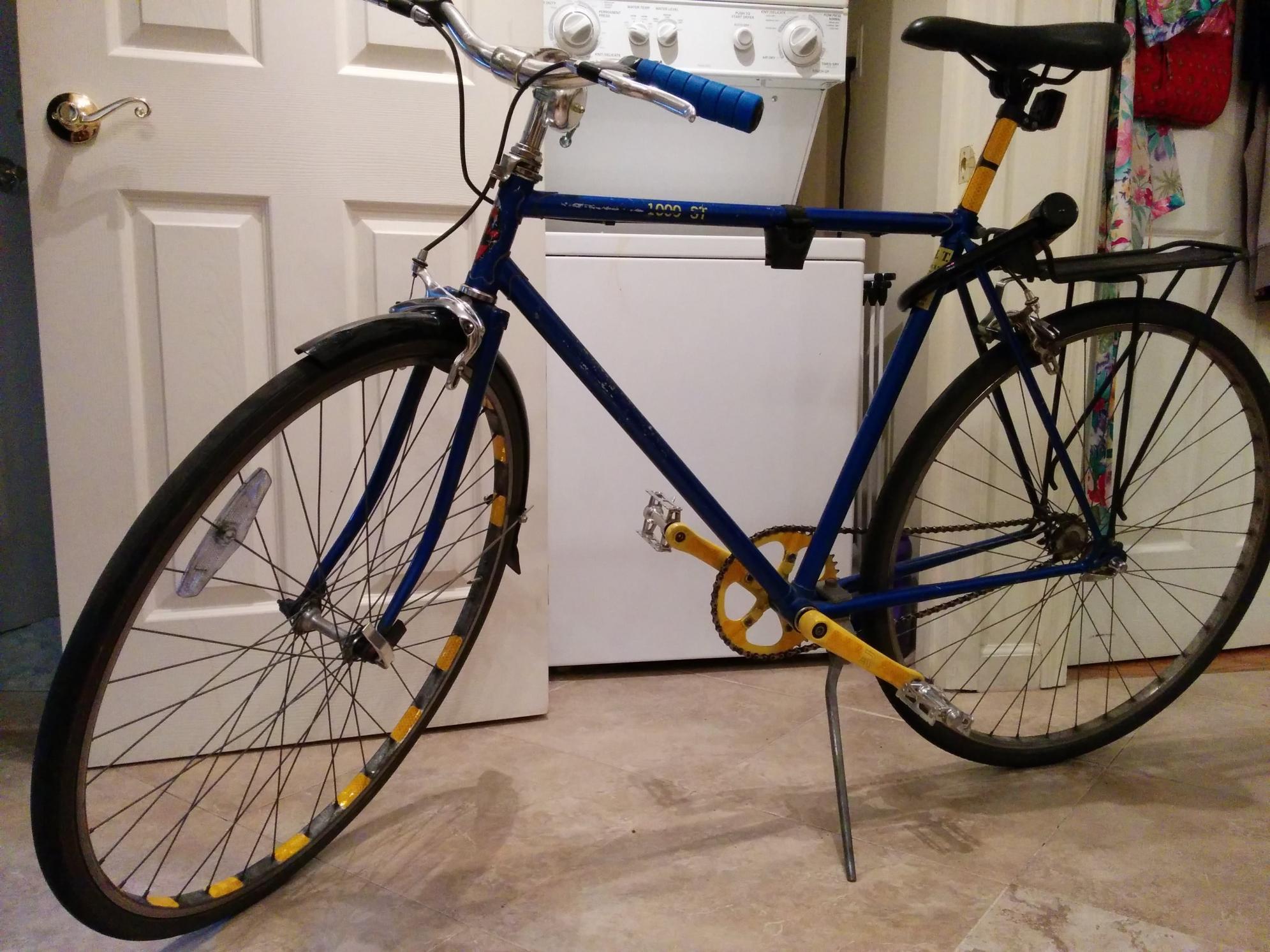 Unknown 1000 ST Blue and Yellow or Gold