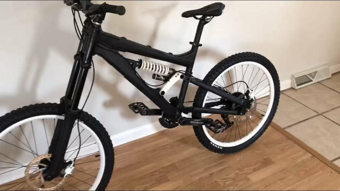 Devinci Black