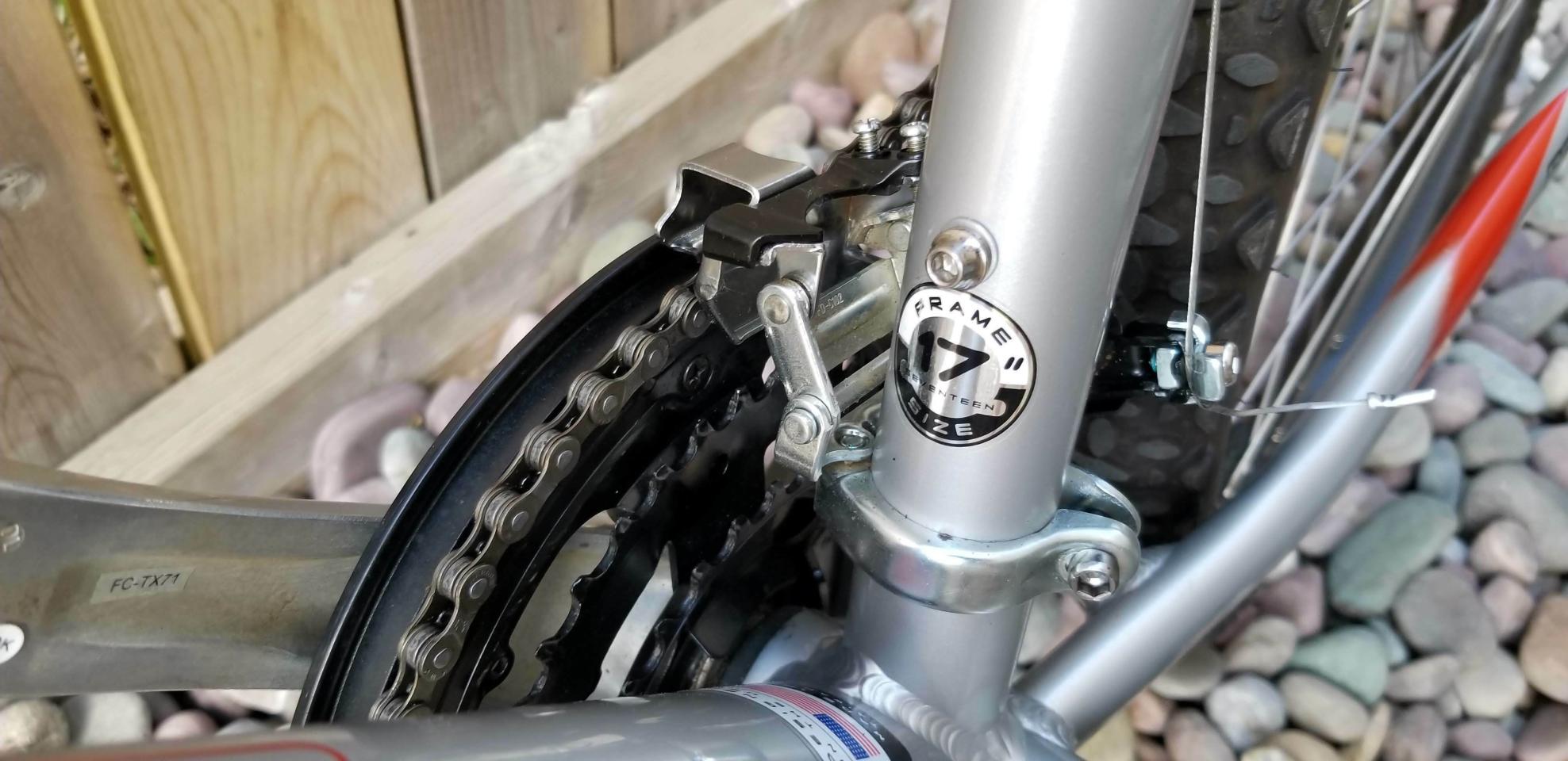 2023 Giant Boulder SE Silver, gray or bare metal