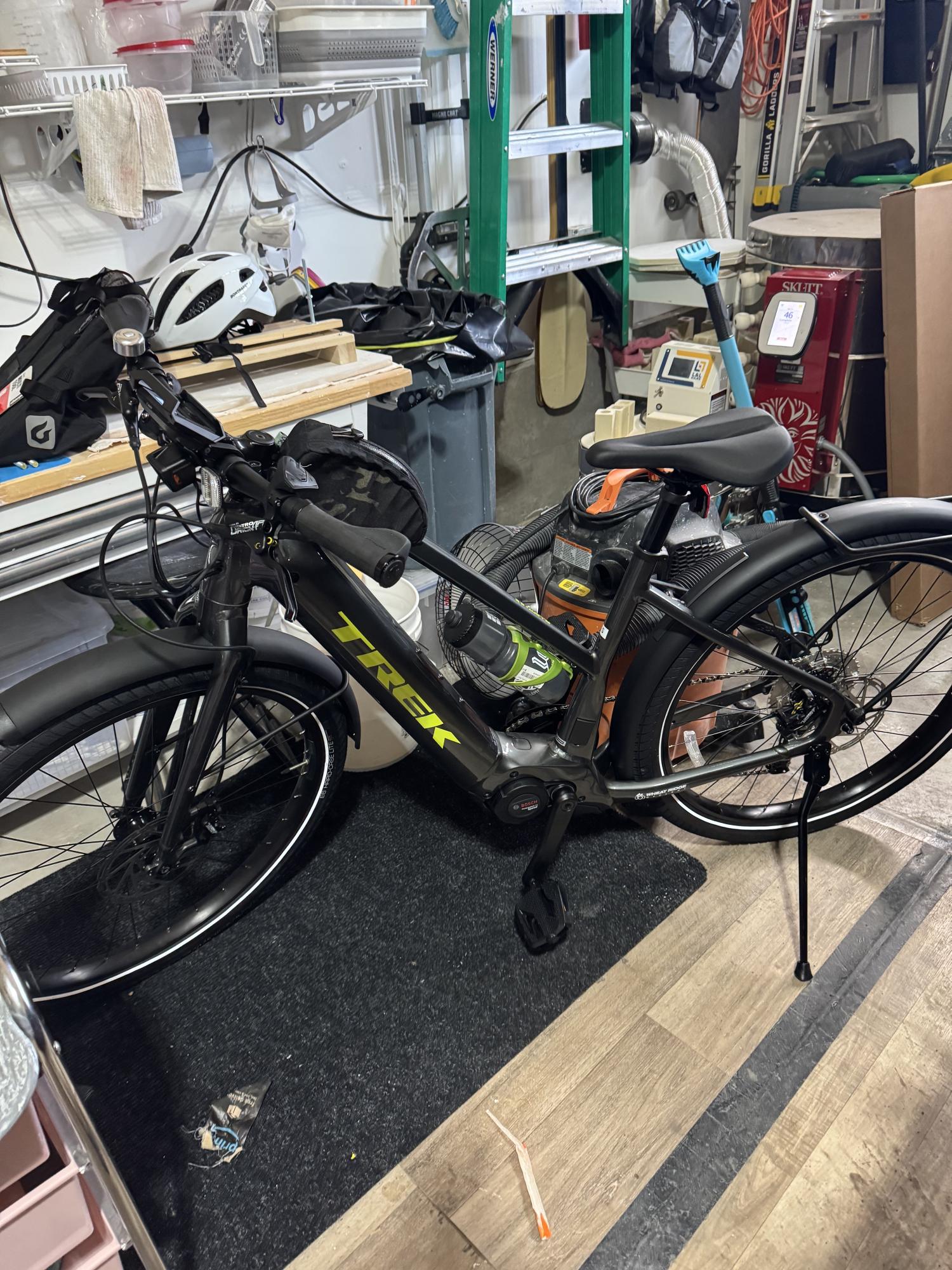 2023 Trek Allant+ 8S Stagger Silver, gray or bare metal