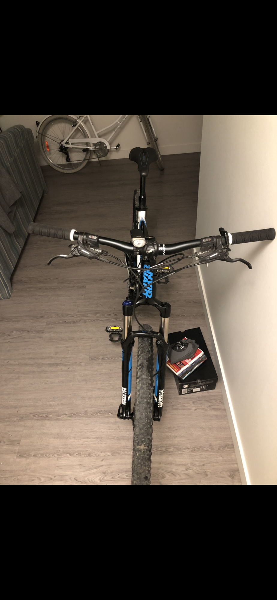 2019 Giant Anthem X Black, Blue, and White