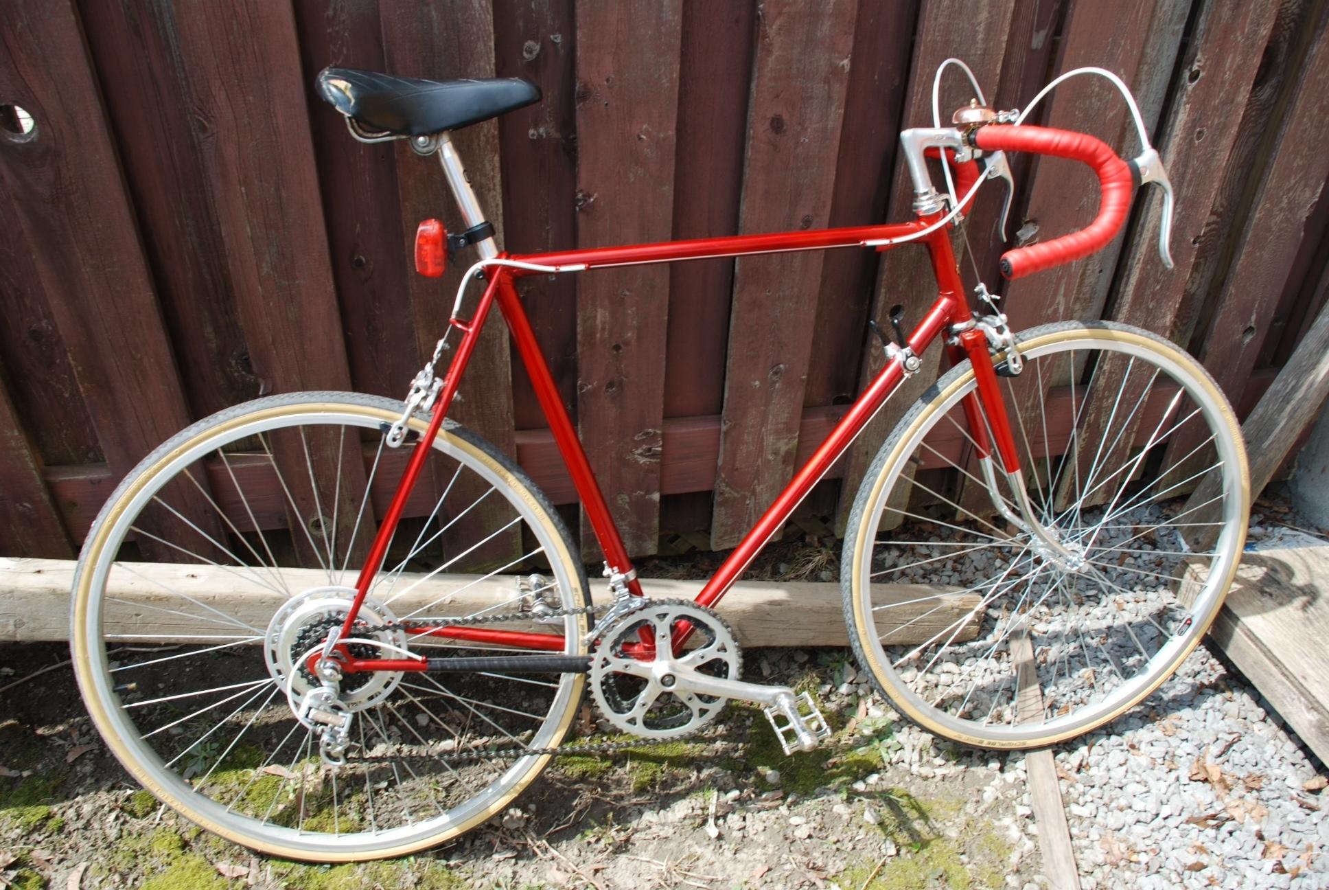 2015 Raleigh Men's road bicycle Red