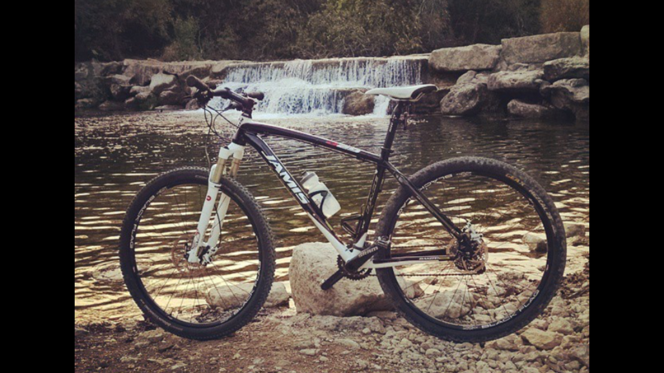 2012 Jamis Dakota D29 Race Black, White, and Red