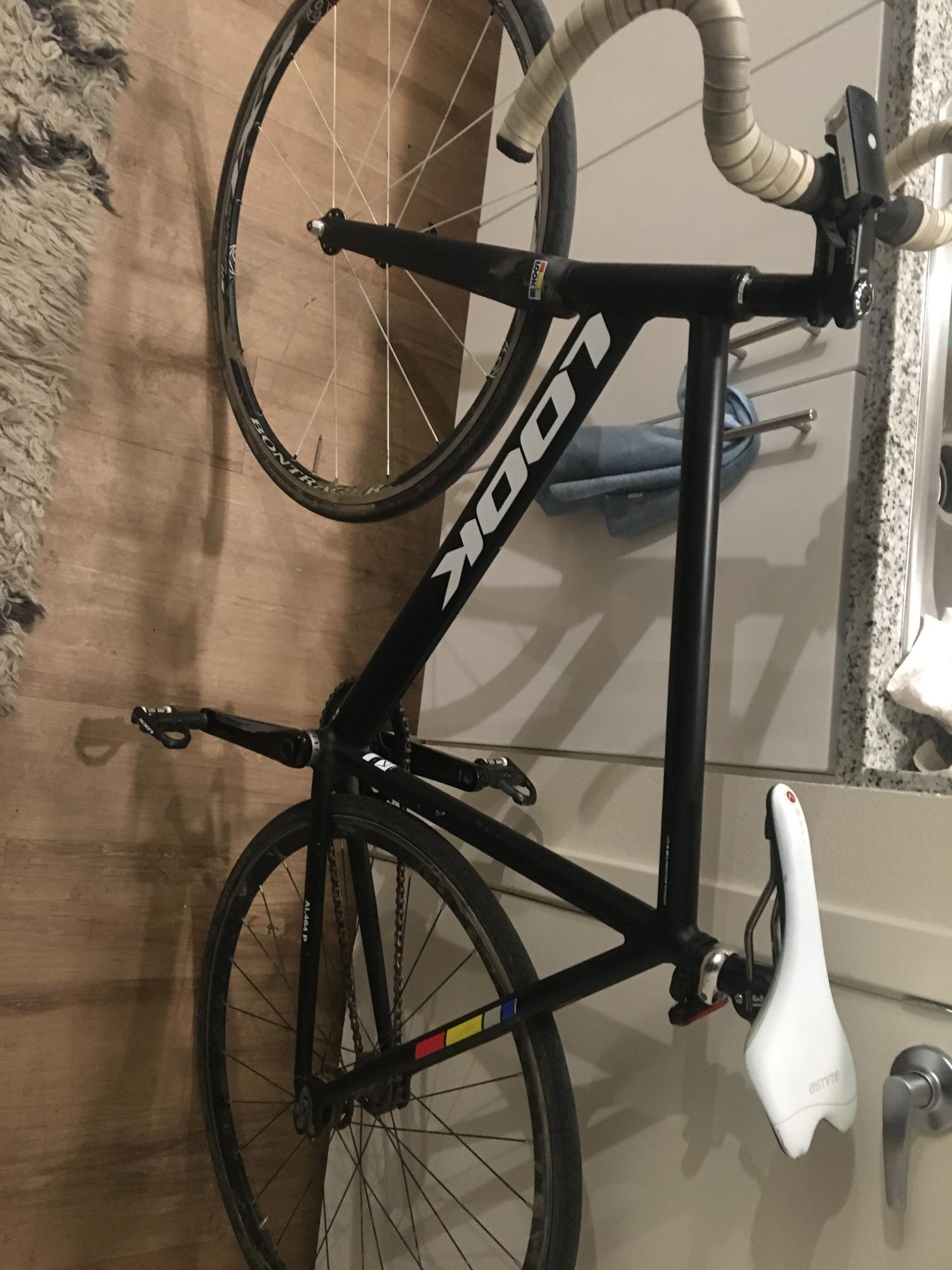 Look Al464 p Black and White