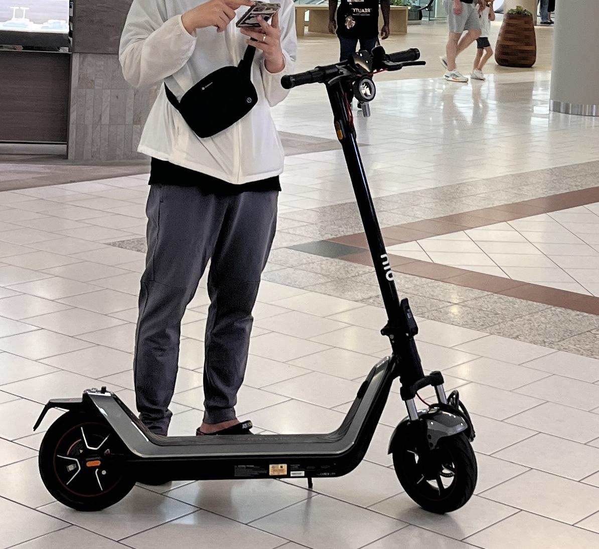 2024 Ltd.) e-scooter Black