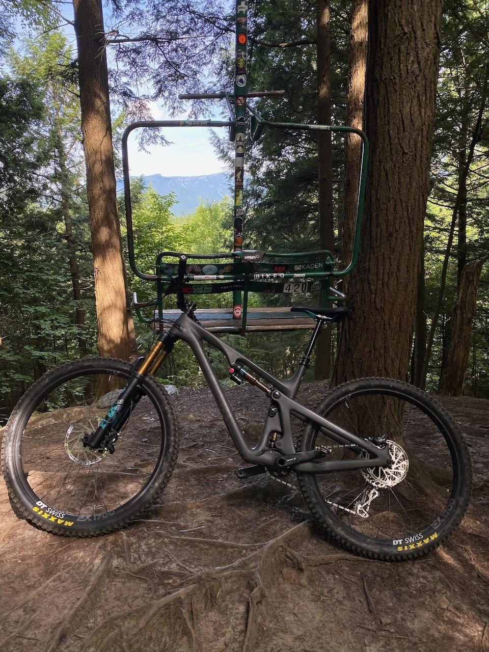 2020 Yeti 130LR Turq Silver, gray or bare metal