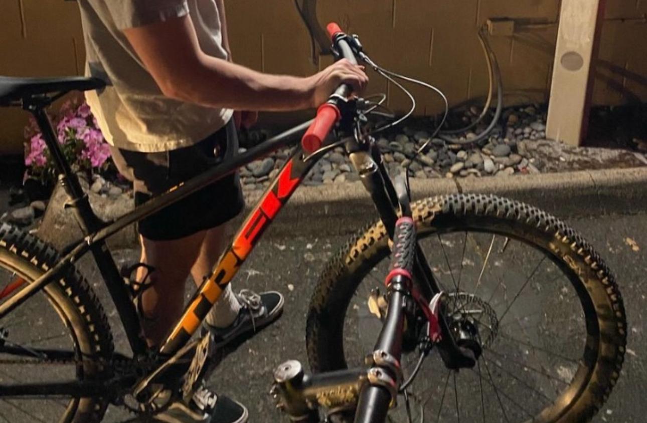 2024 Trek Med/Large Black and Red