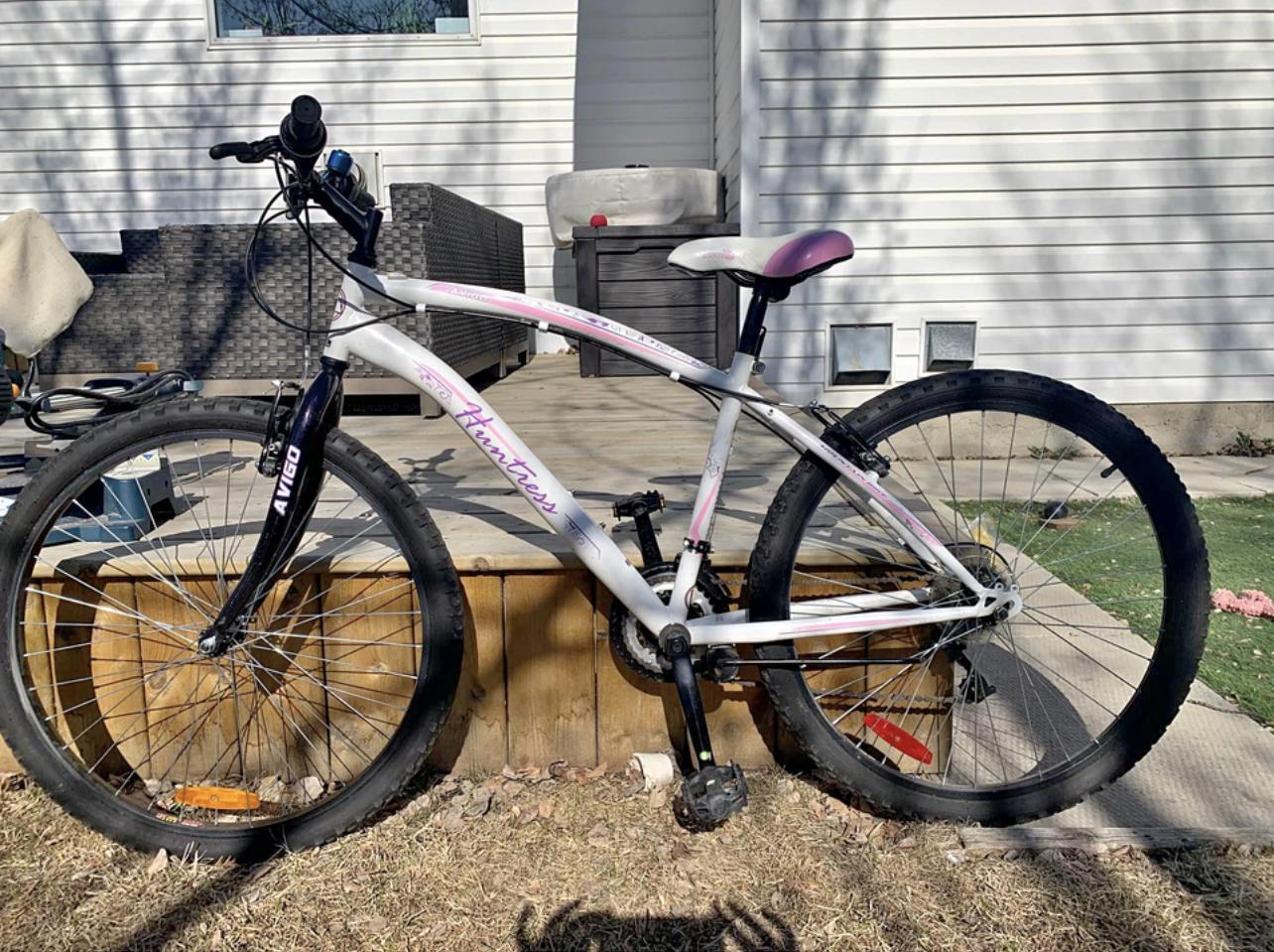 Avigo Huntress White