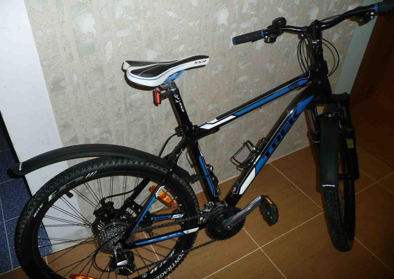 2013 Trek 3700 Disc Black and Blue