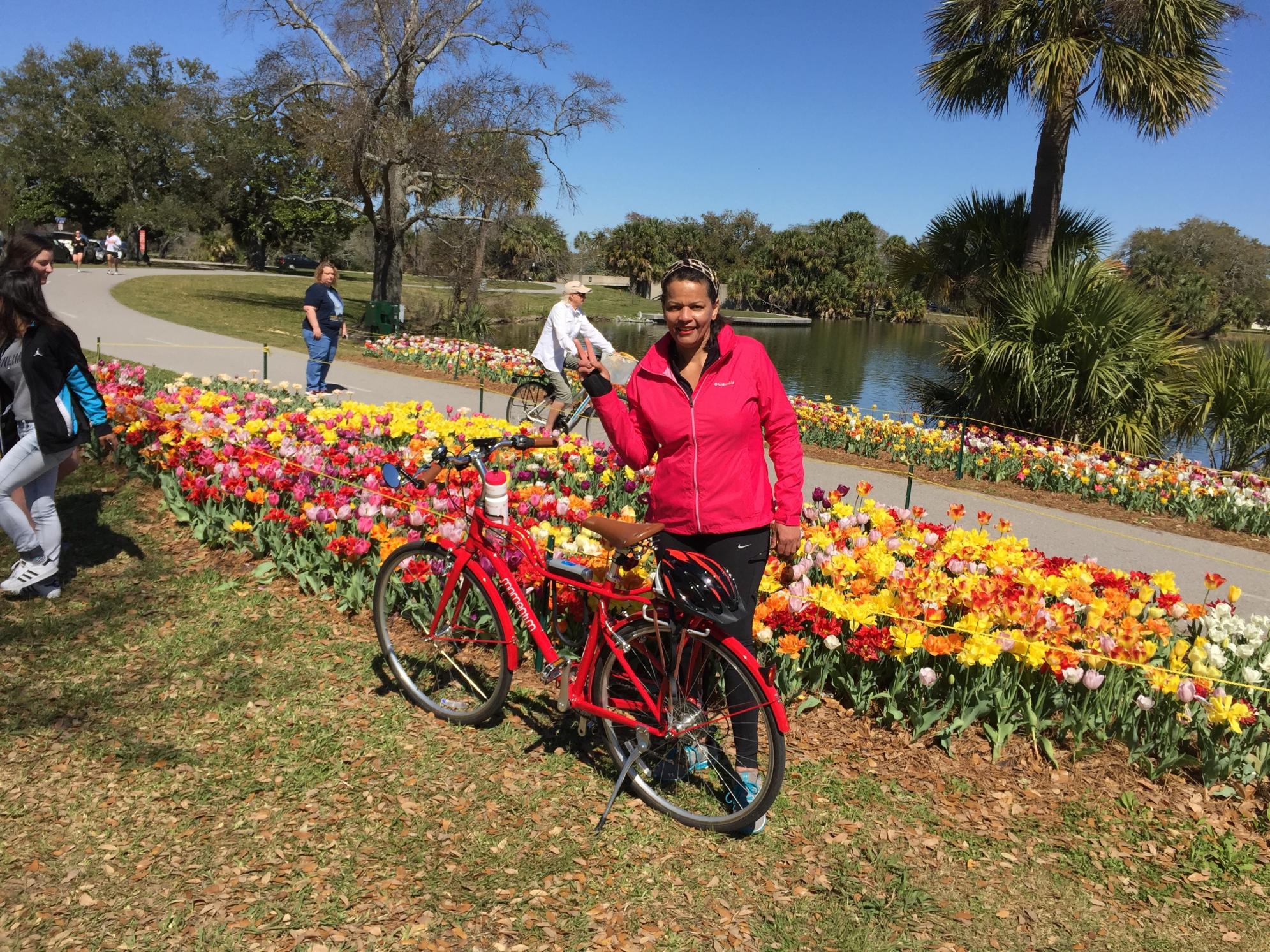 2016 Momentum Street (women's large) Red