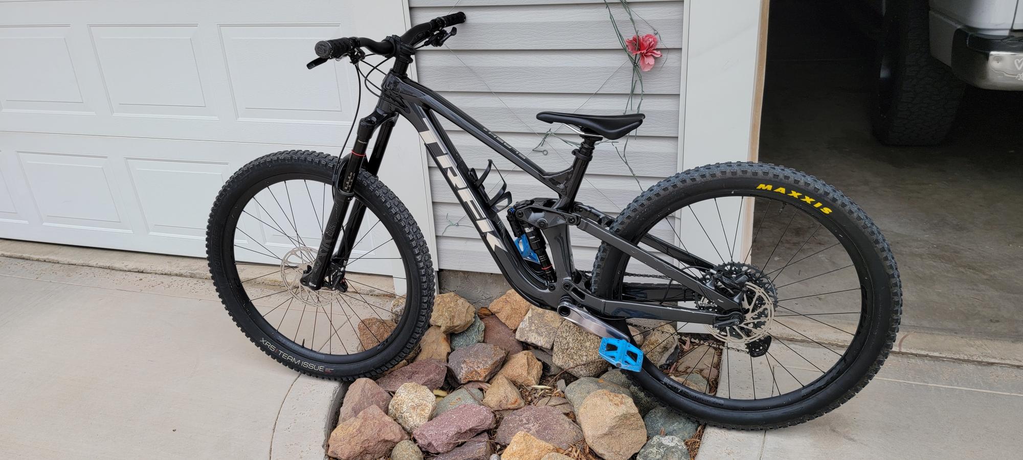 2021 Trek Slash 8 Silver, gray or bare metal