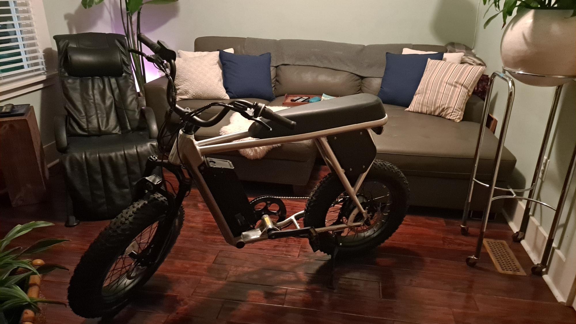 2022 Juiced Bikes Camp Scrambler Silver, gray or bare metal