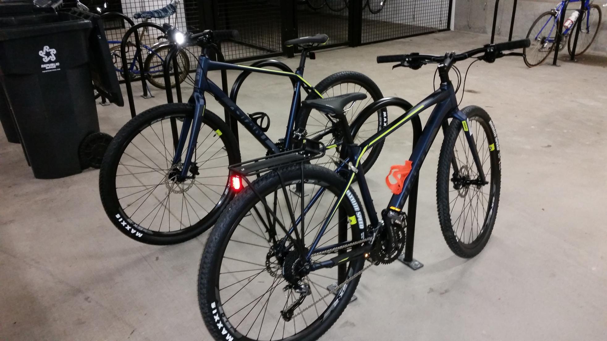 2016 Giant Toughroad SLR 2 2016 Blue and Green