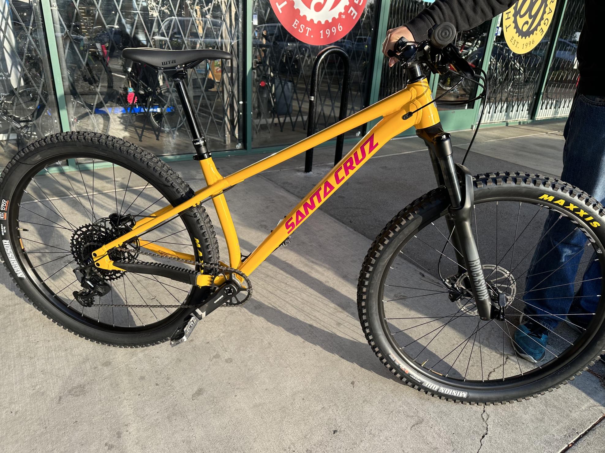 2022 Santa Cruz Bike Chameleon 8 AL MX YLW D Build Me... Yellow or Gold