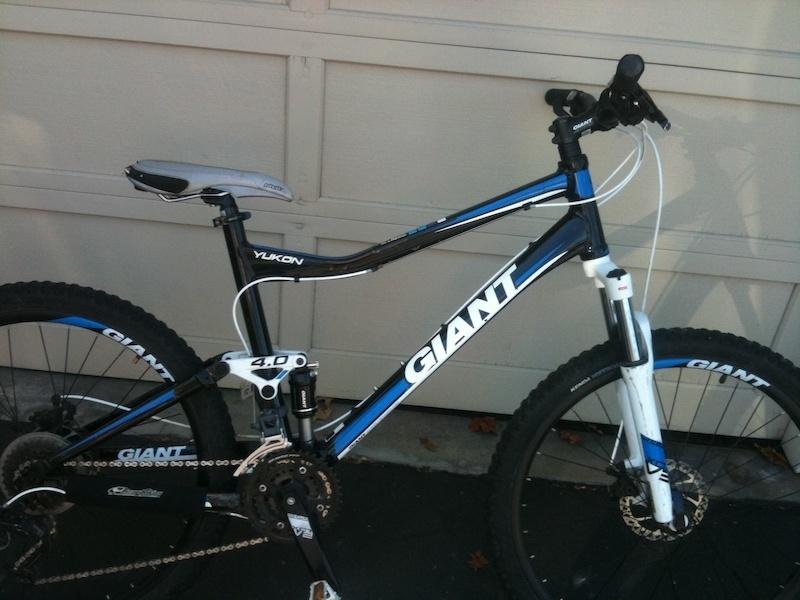 2011 Giant Yukon fx  Black