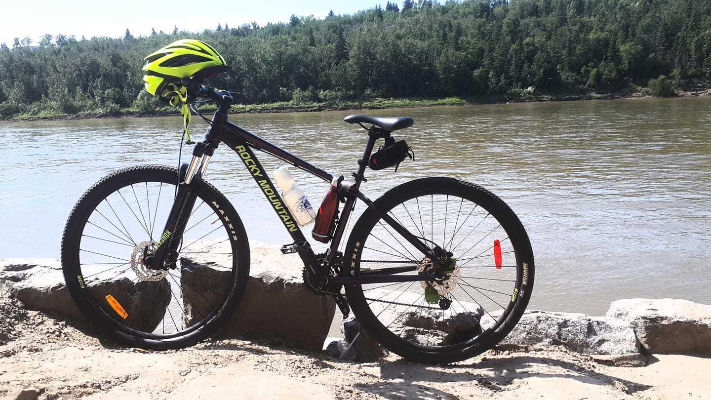 2017 Rocky Mountain Bicycles Fusion 930 Purple and Yellow or Gold