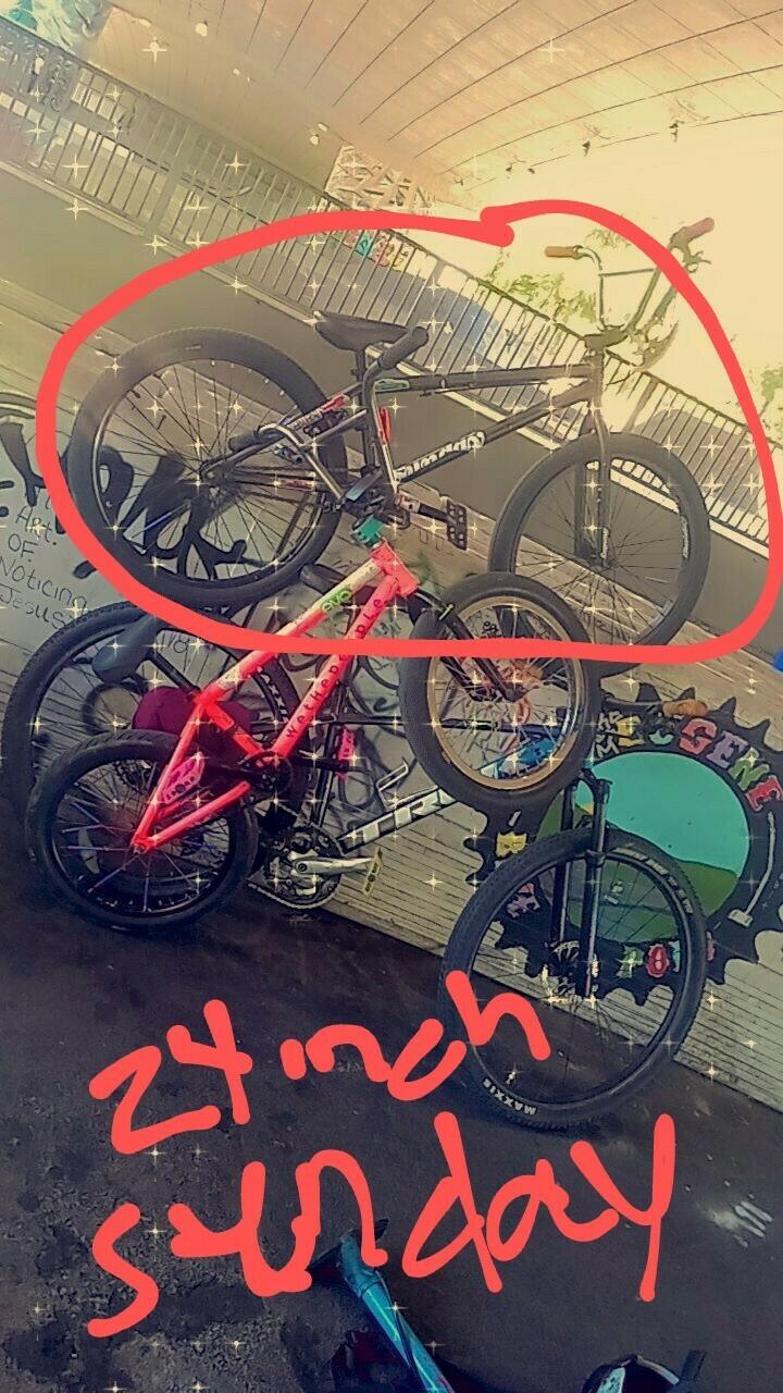 Sunday Model c Black