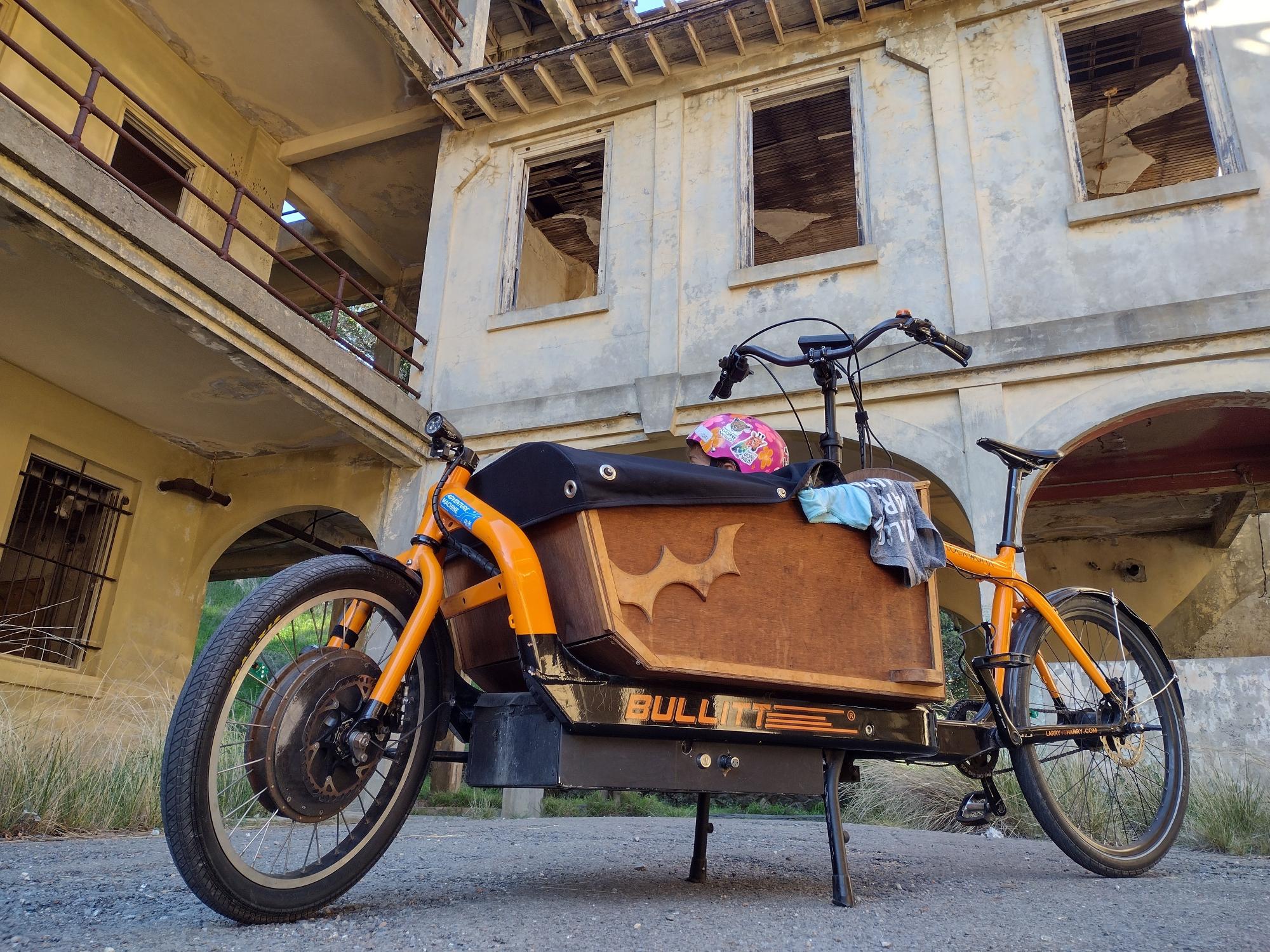 2022 Larry Vs Harry Clockwork. Larry vs. Harry. Bullitt cargo bike (front storage) Orange
