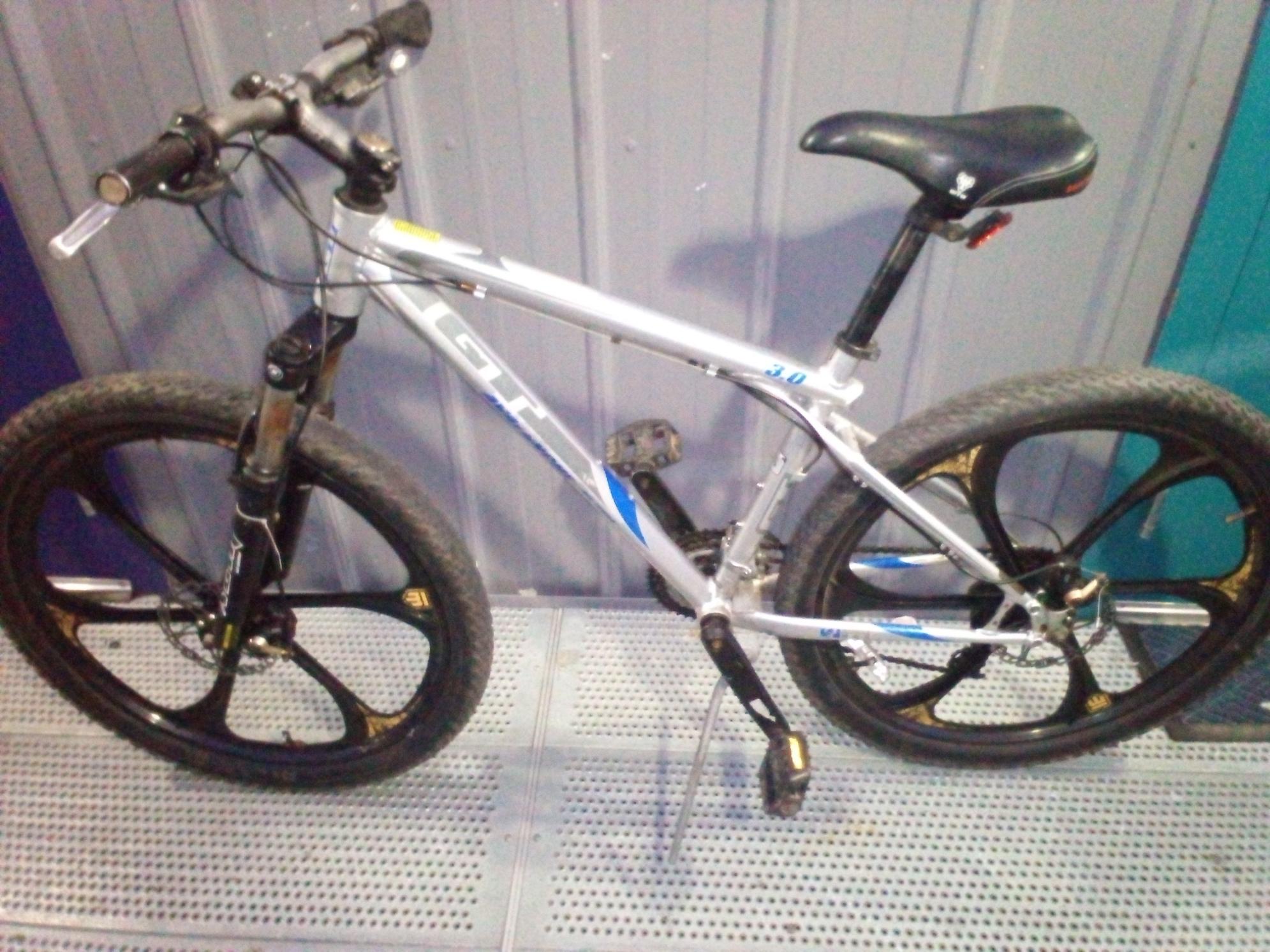 GT Bicycles Avalanche All Terra 3.0 Silver, gray or bare metal