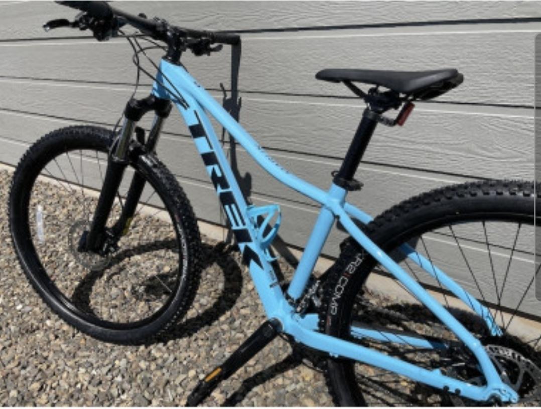 2022 Trek Marlin 5 Blue and Black