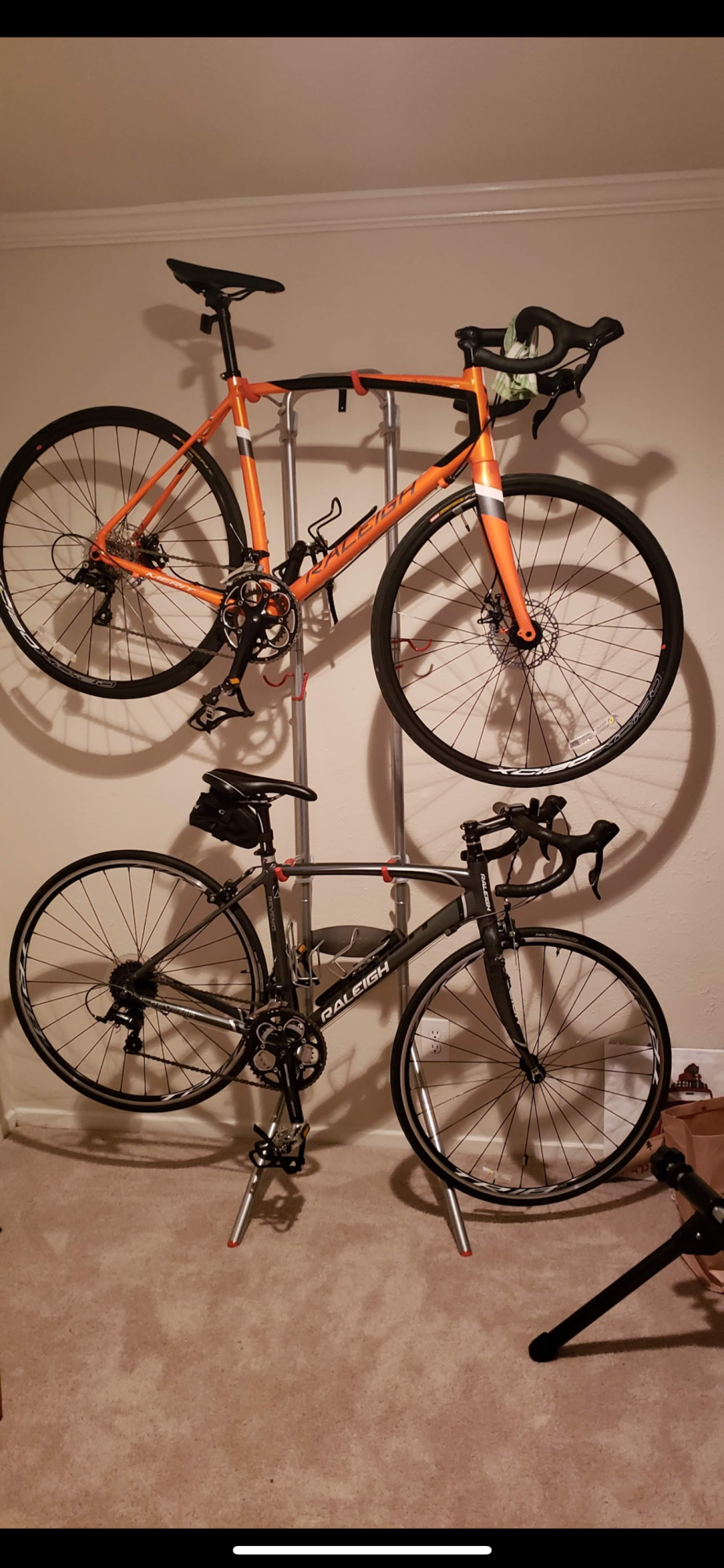 2013 Raleigh Revenio 2.0 Silver, gray or bare metal