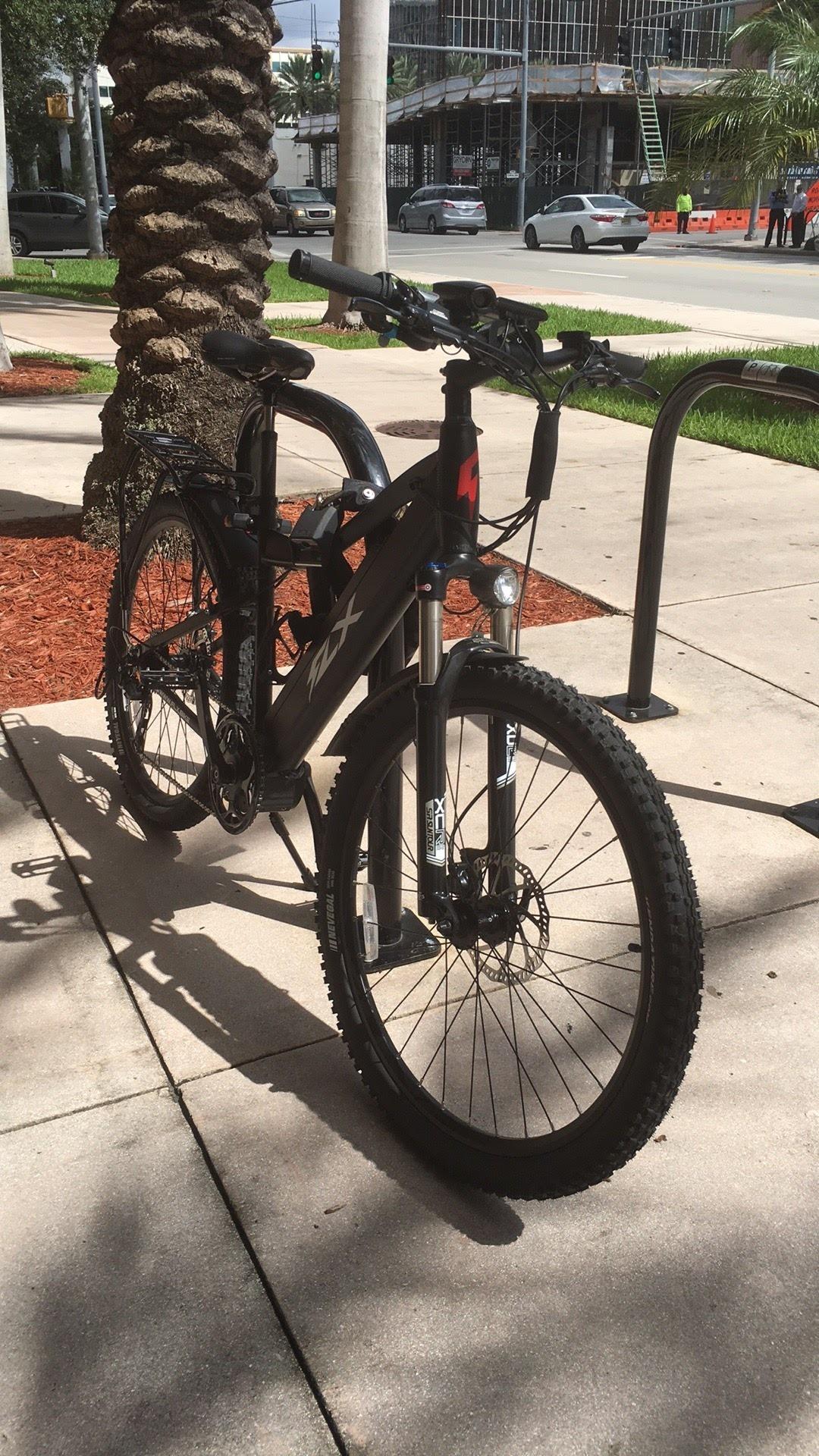 2016 www.flx.bike Trail Black