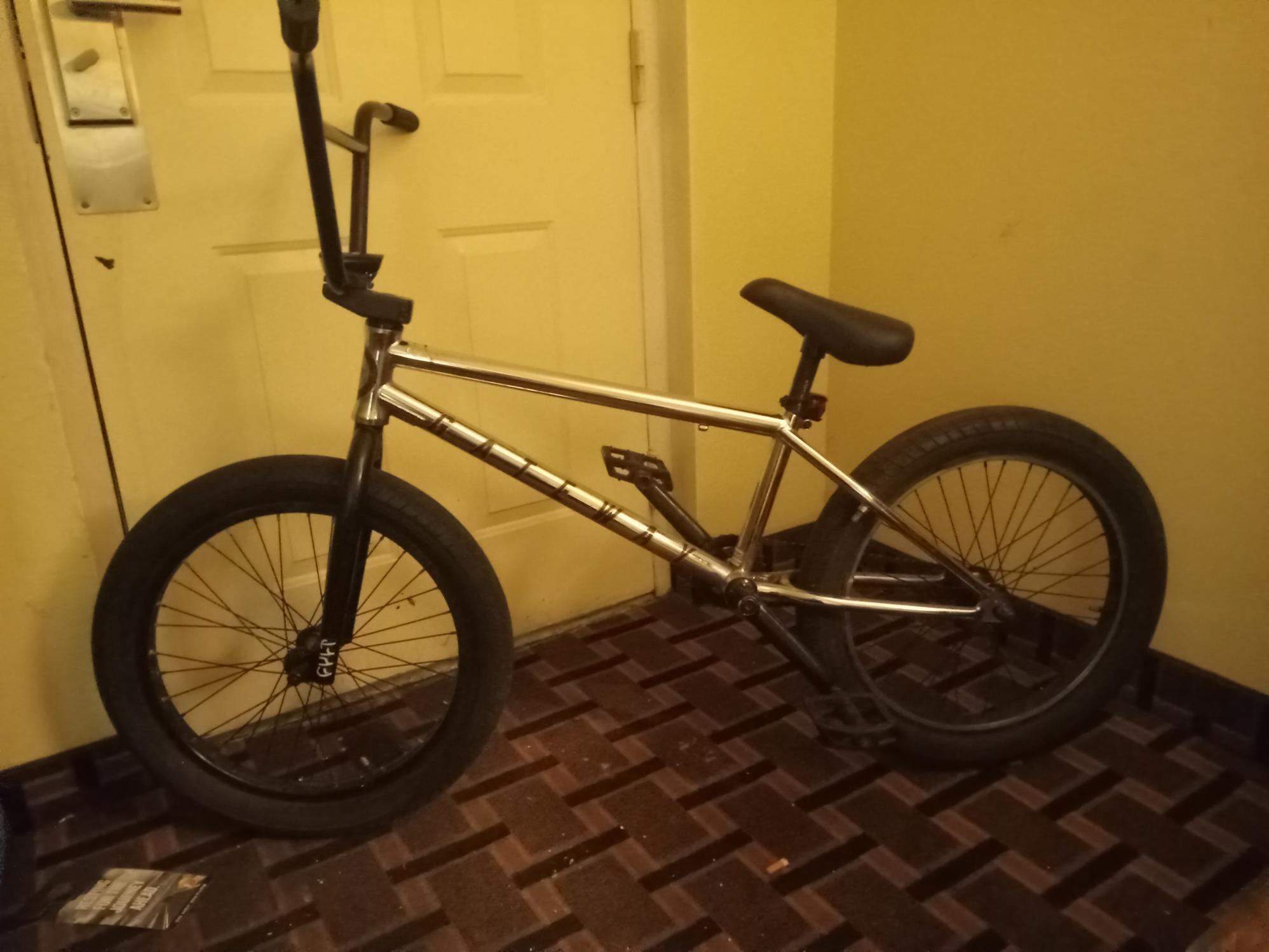 Cult Gateway Silver, gray or bare metal