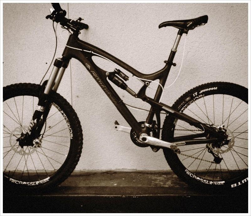 2011 Santa Cruz Carbon Nomad  Black