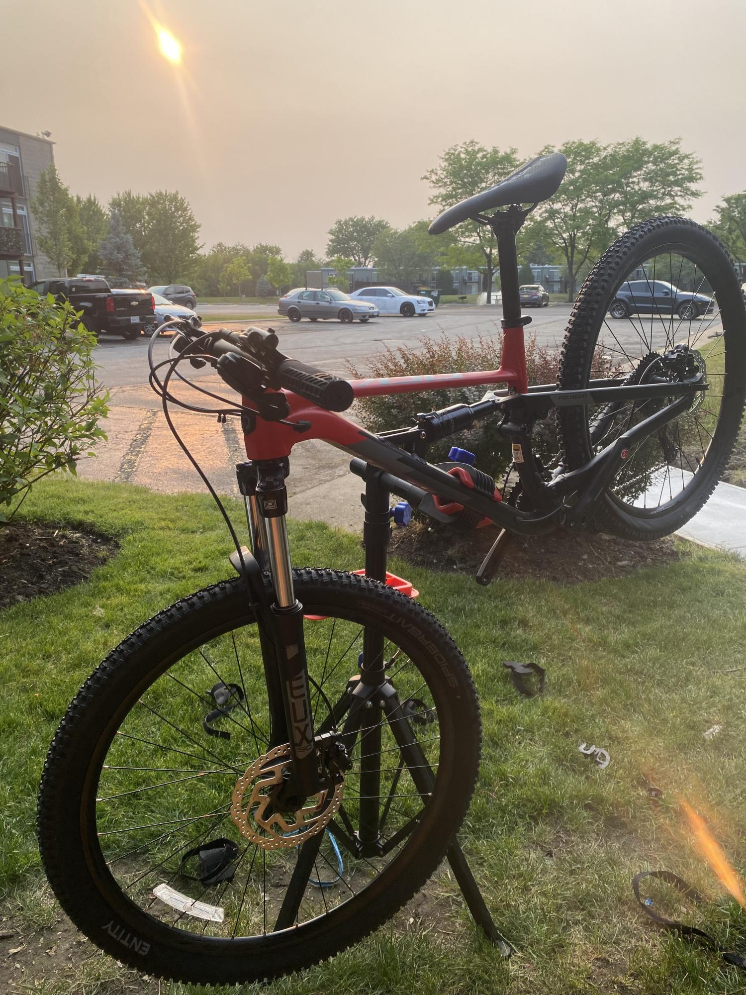 2023 Polygon Siskiu D5 Red and Black