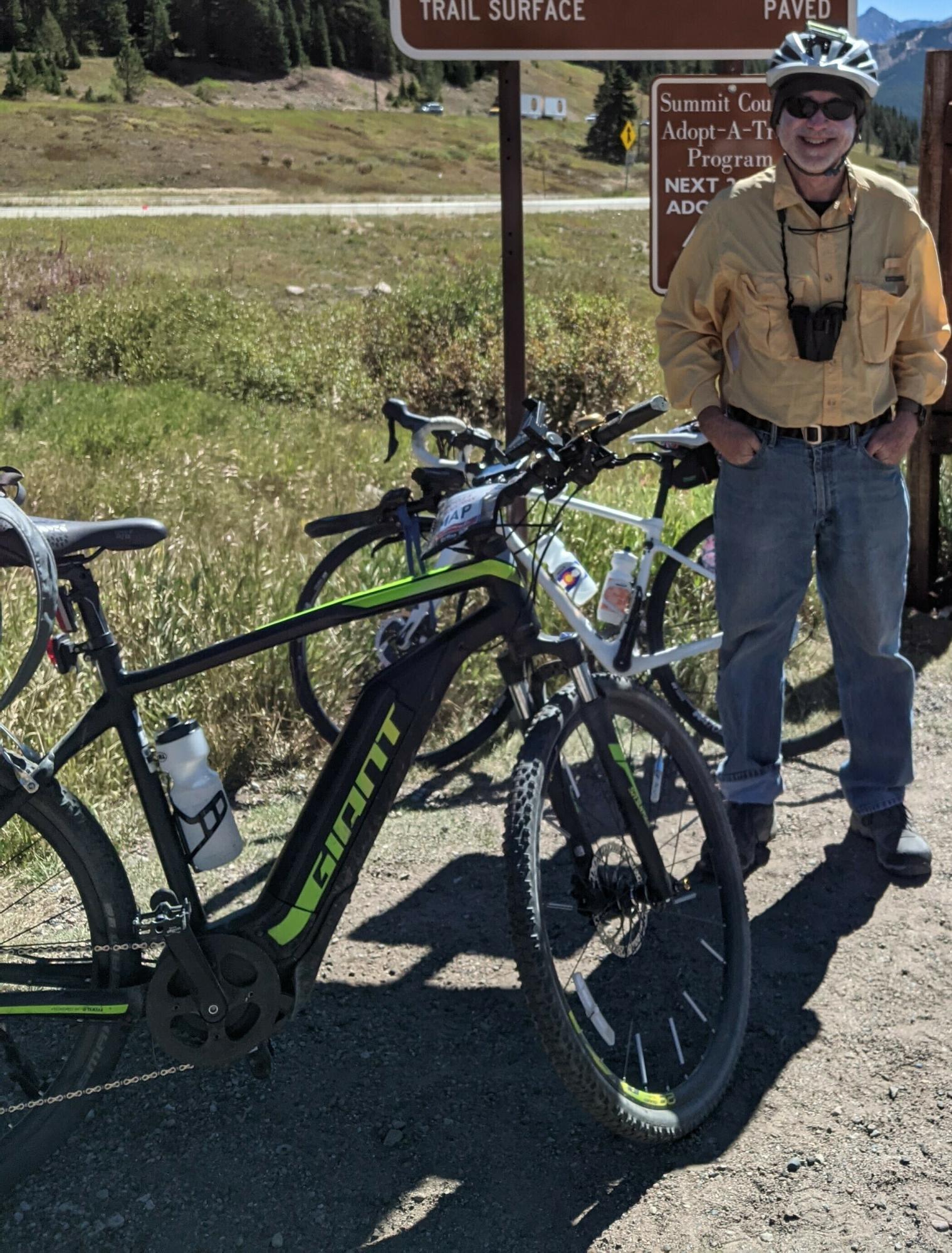 2018 Giant Explore E+ Black and Green