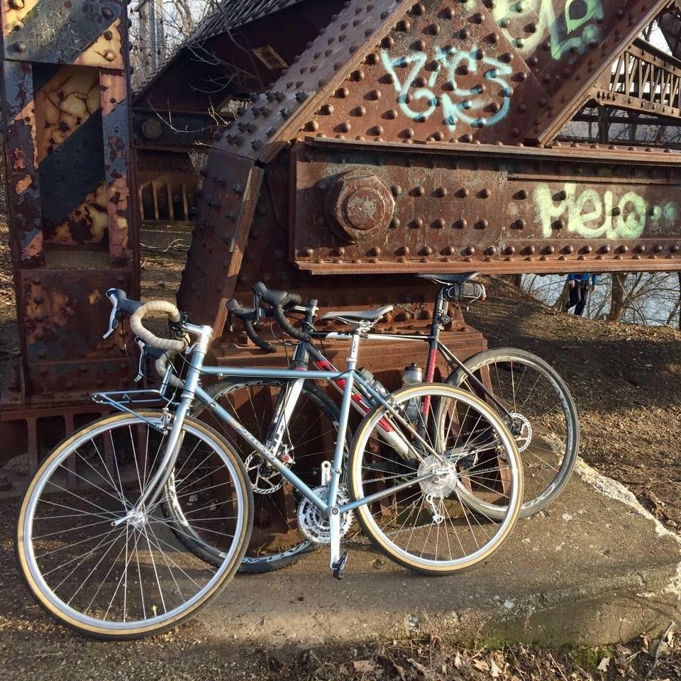 2012 Salsa Casserole Blue and Silver or Gray