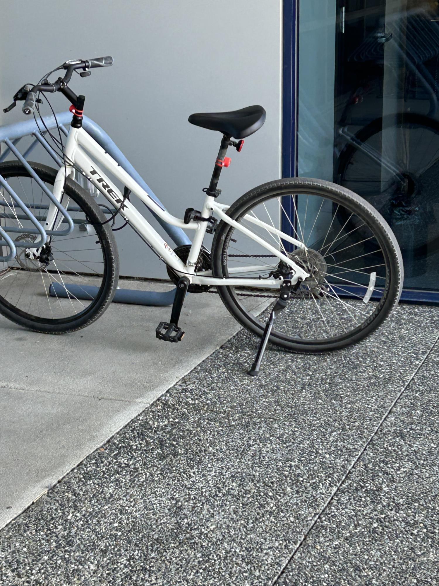 Trek Verve 1 White and Black