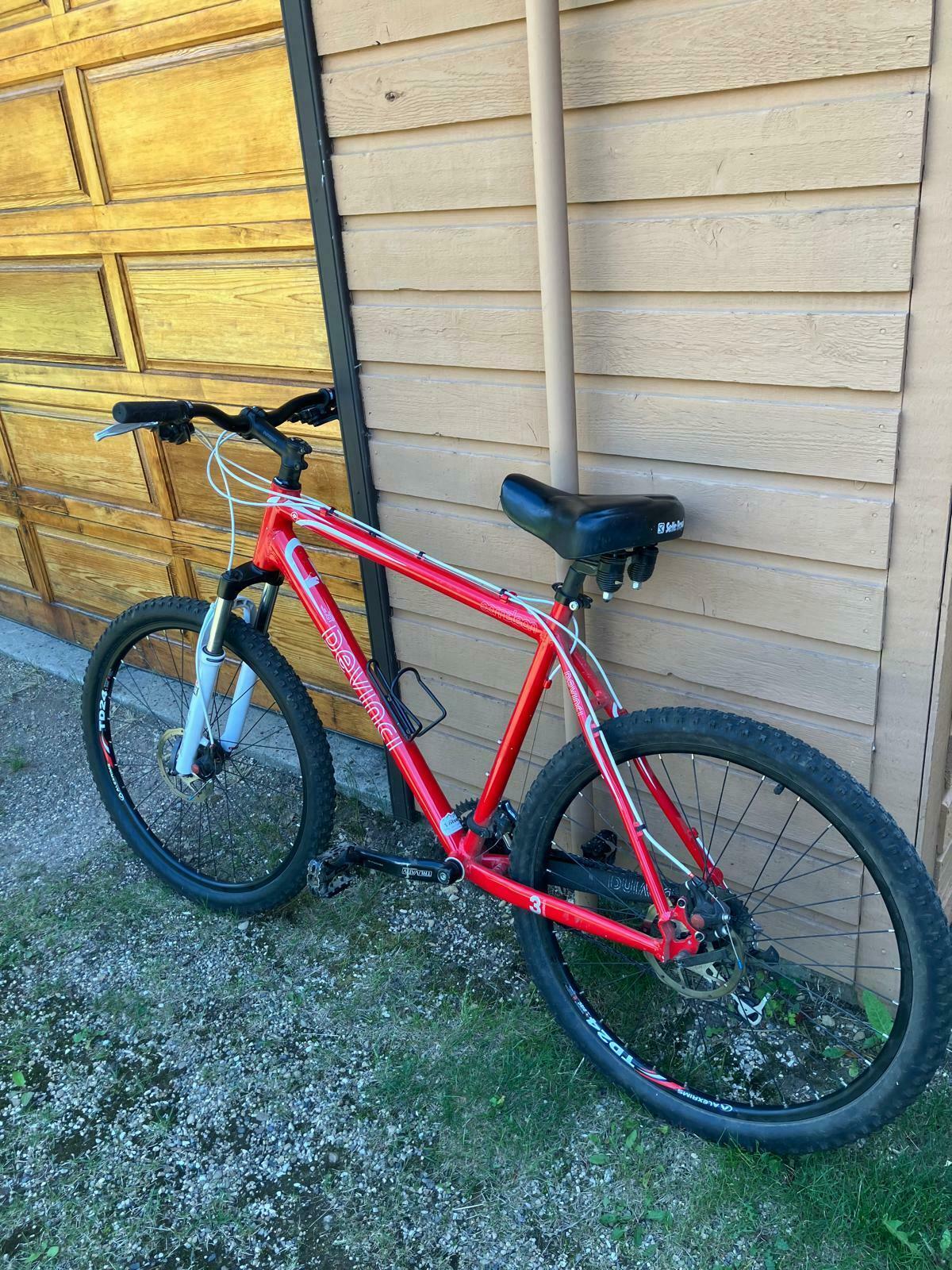 Devinci Red