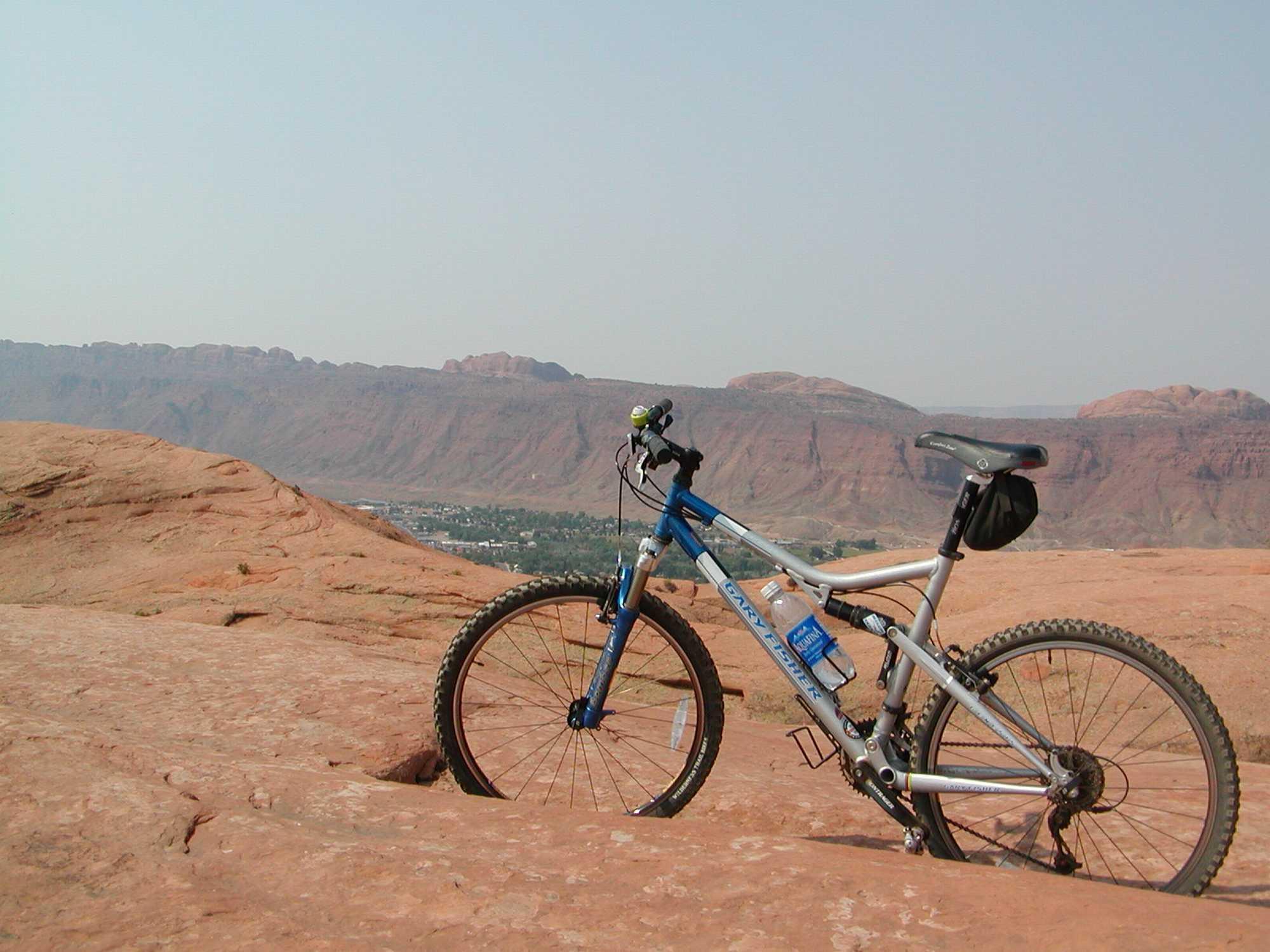 2001 Gary Fisher Sugar 3  Silver or Gray and Blue