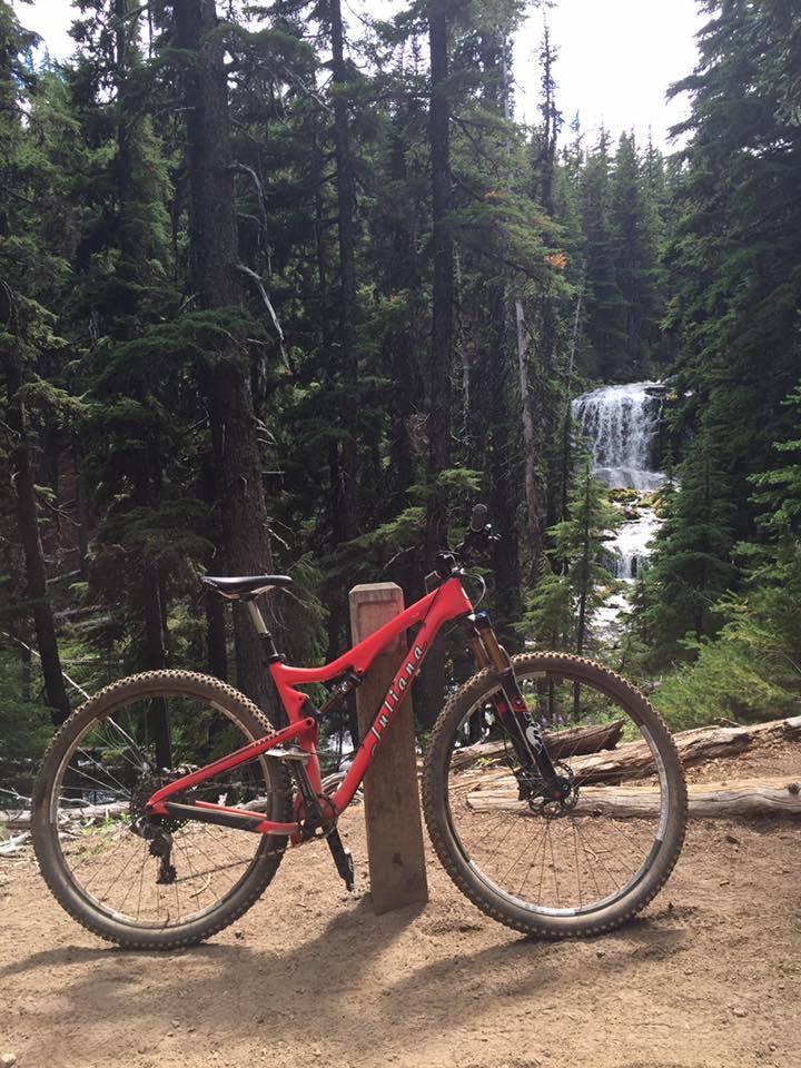 2016 Juliana Bicycles Joplin Red