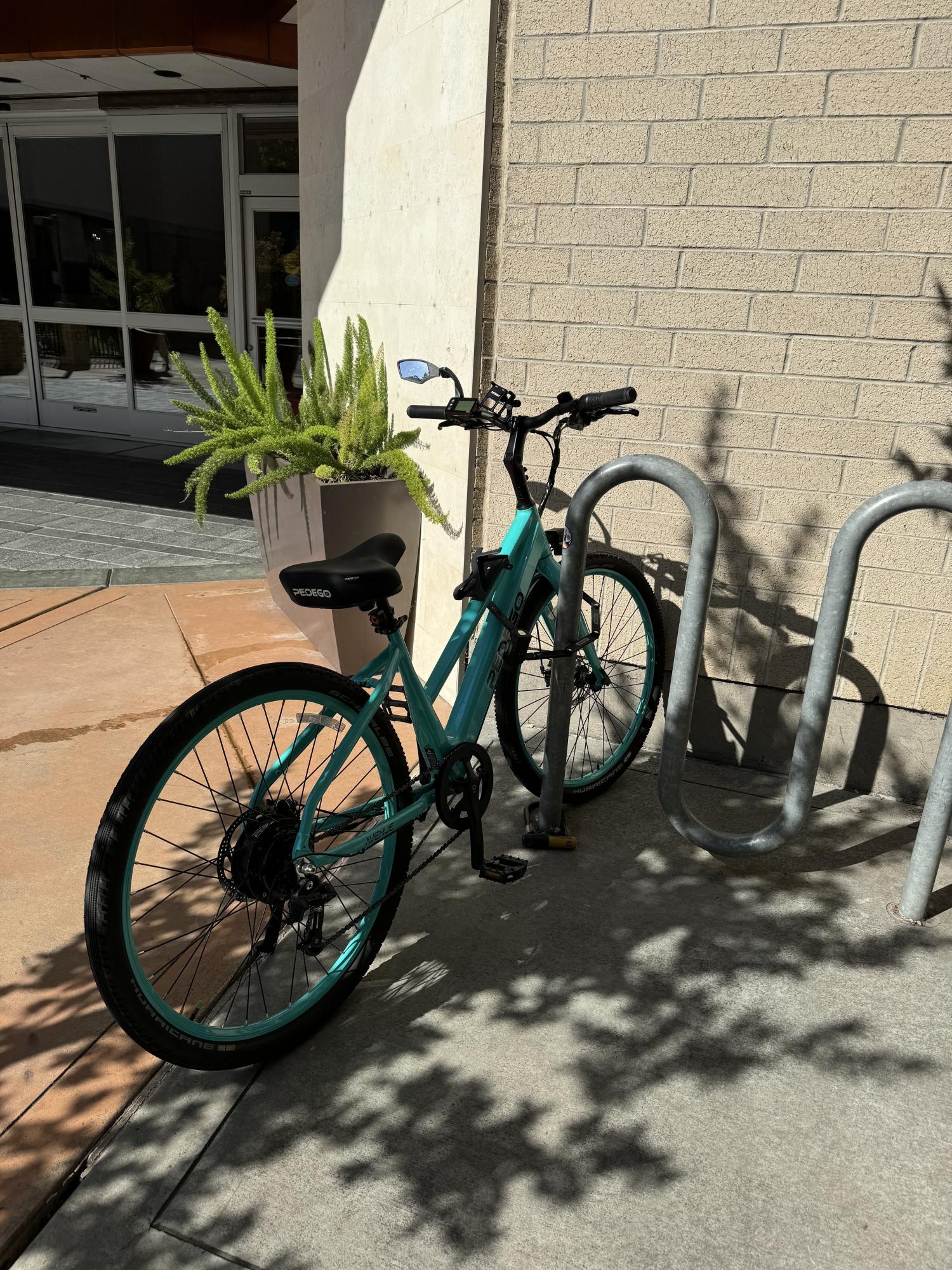 2023 Pedego 28 step thru Teal and Blue