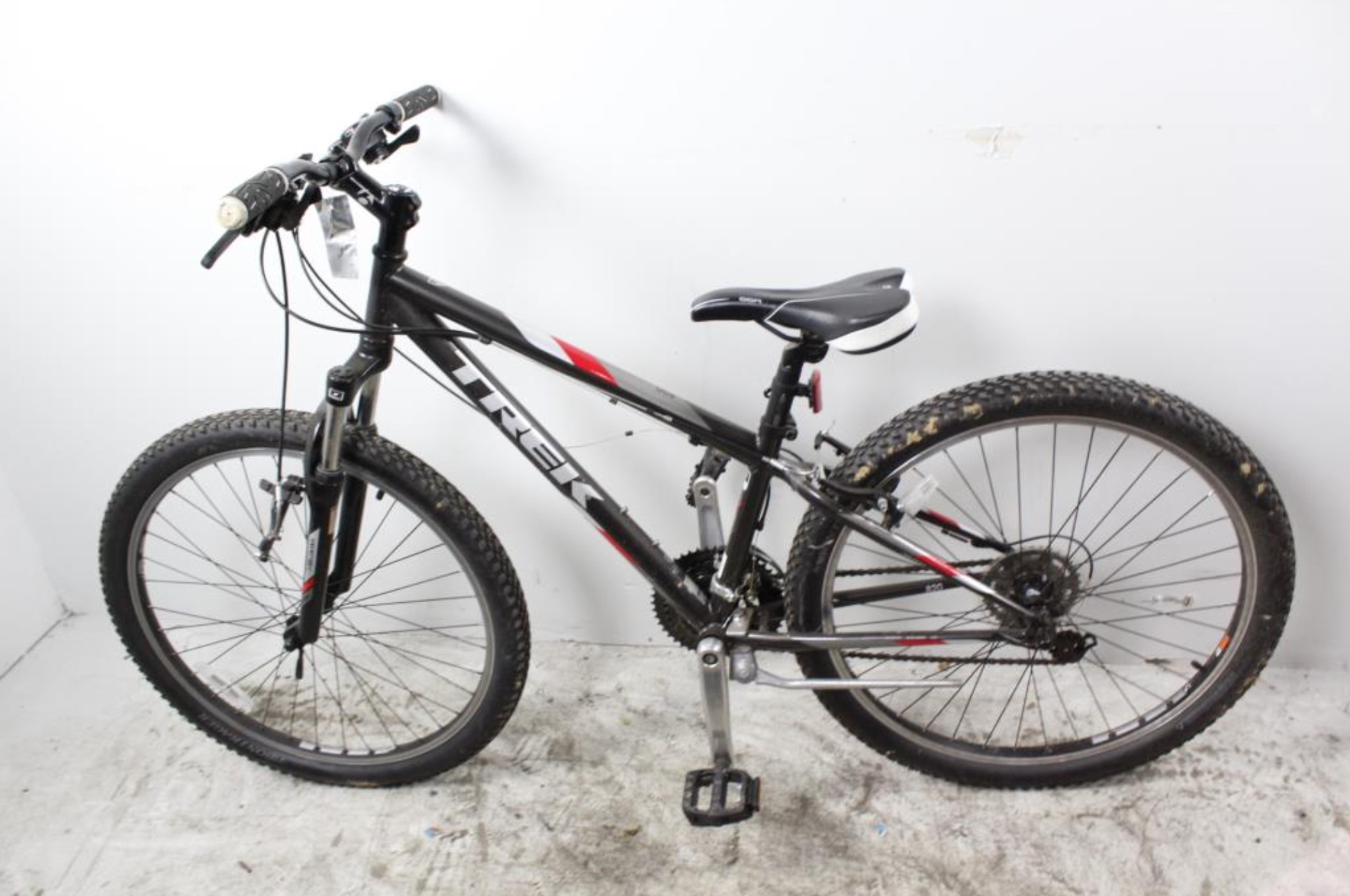 2015 Trek 820 Black, Silver or Gray, and Red