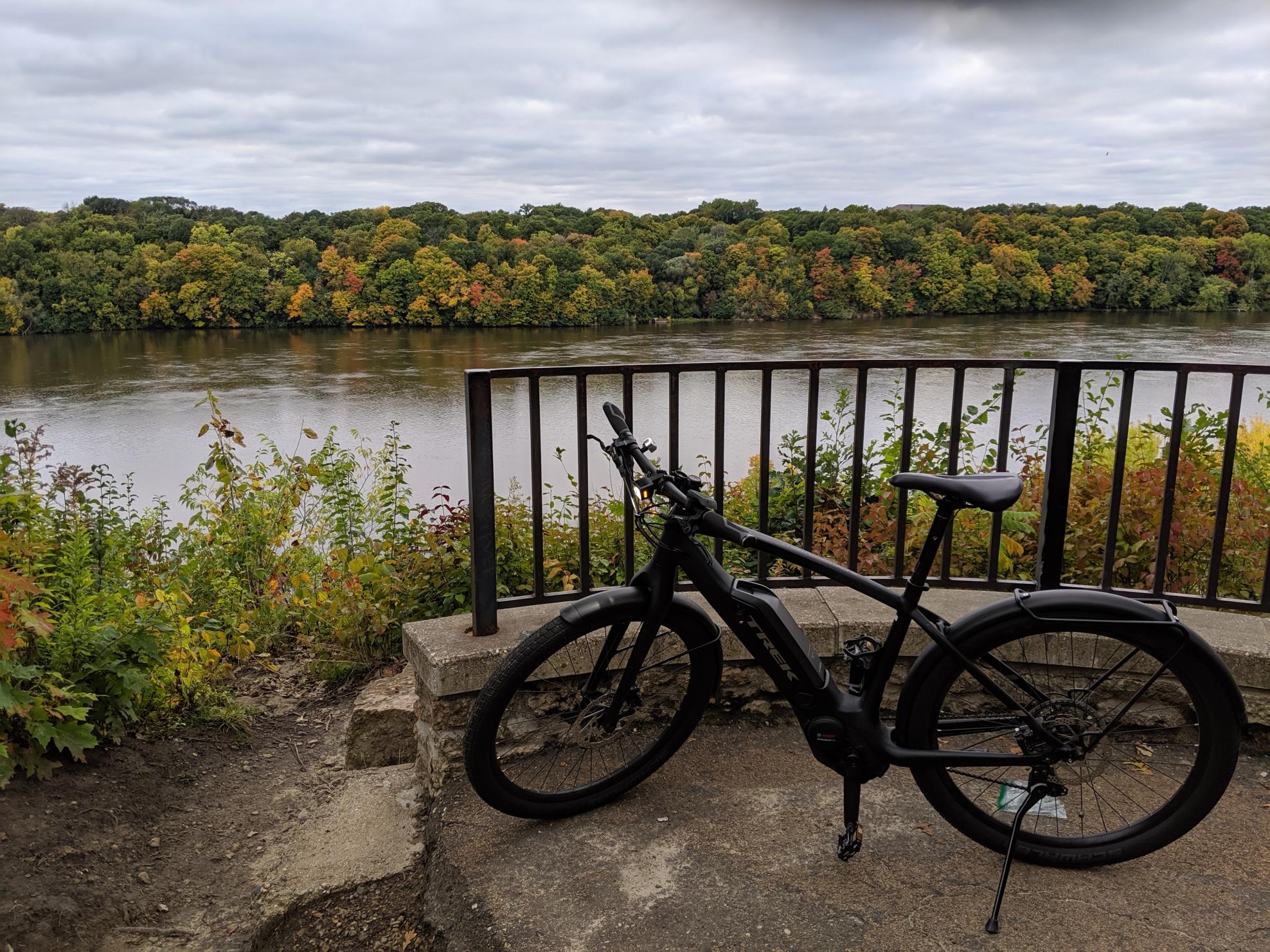 2017 Trek SuperCommuter+ 7 Black