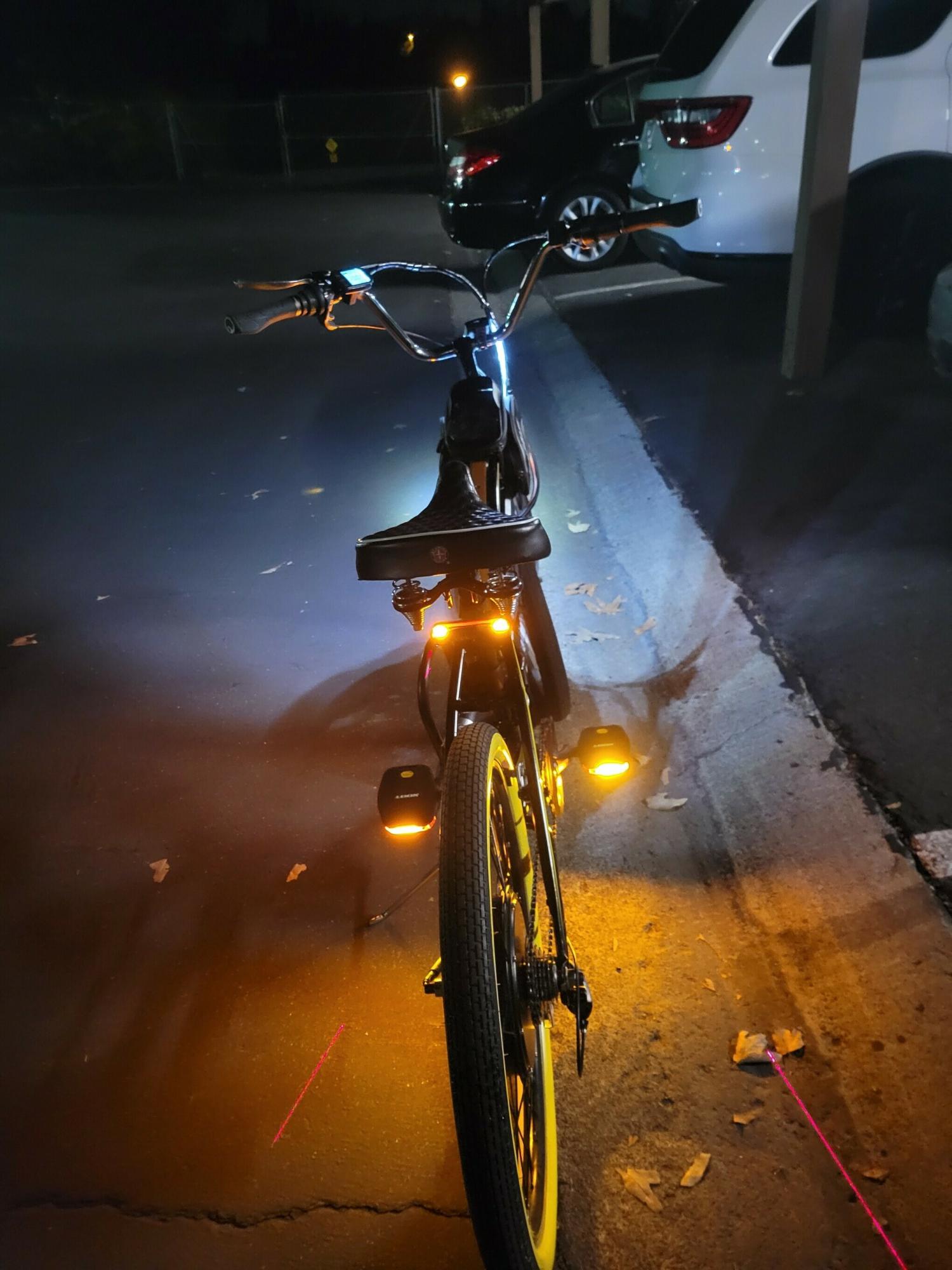 2016 HangTen Bikes Beach cruiser 7-Speed Black, Yellow or Gold, and Silver, gray or bare metal