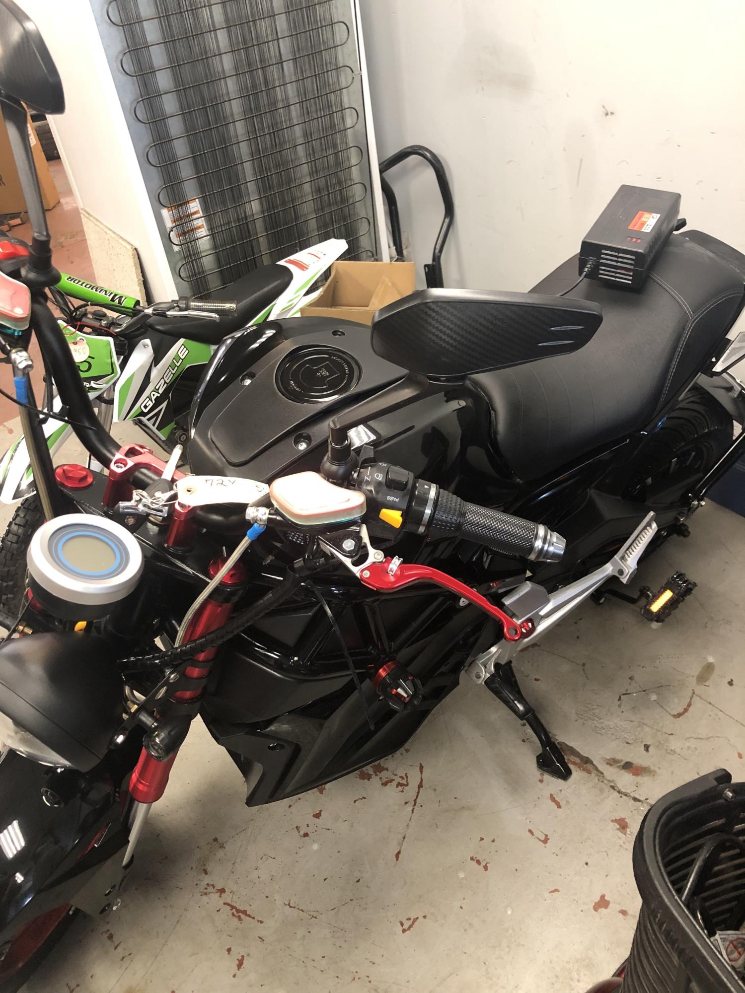 2023 Honey Stinger Stinga Black