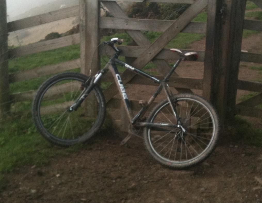 Cube Aim Black and White