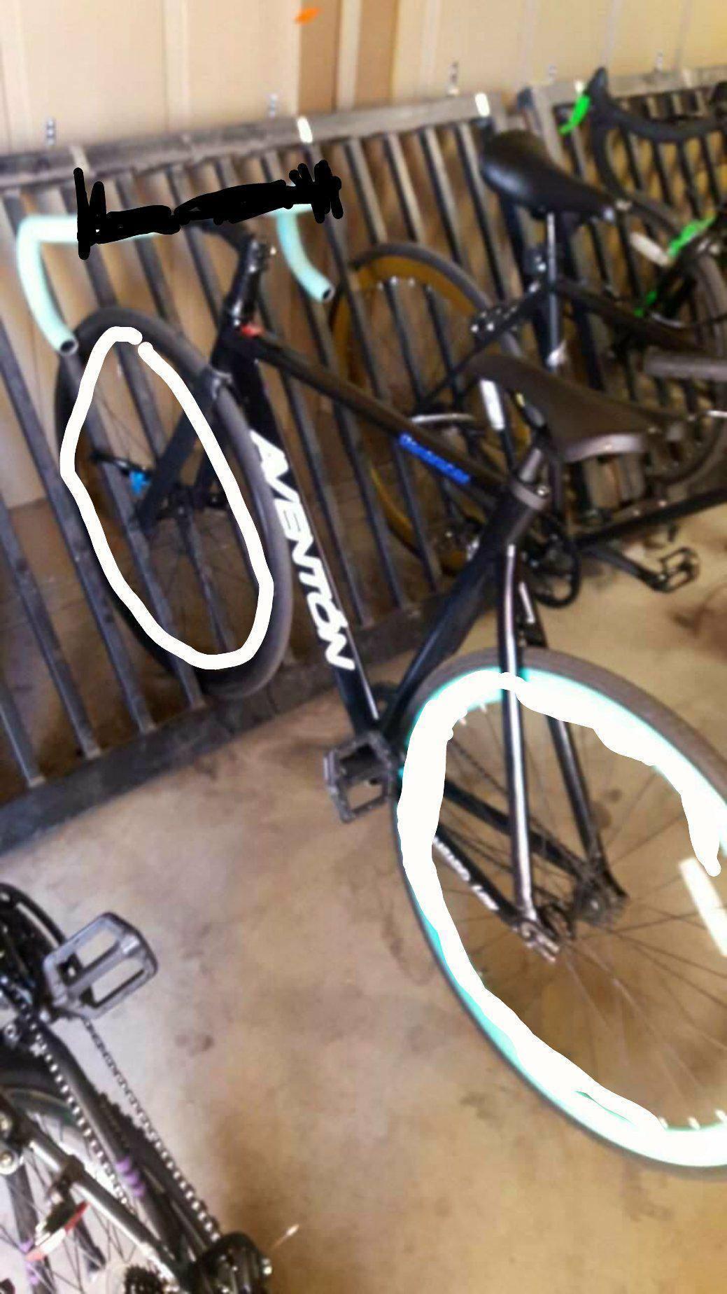 2016 Aventón Mataro Low Black and White