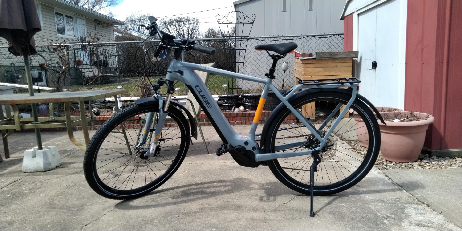 2021 Cube Touring Pro E500 Silver, gray or bare metal