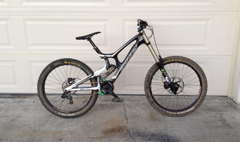 2011 Santa Cruz V10 carbon  Black